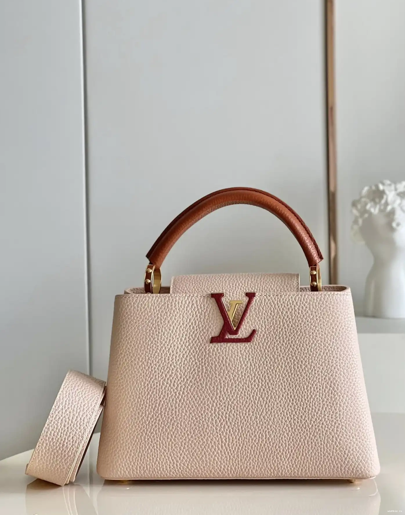 WIS BB LOUIS VUITTON CAPUCINES 0524